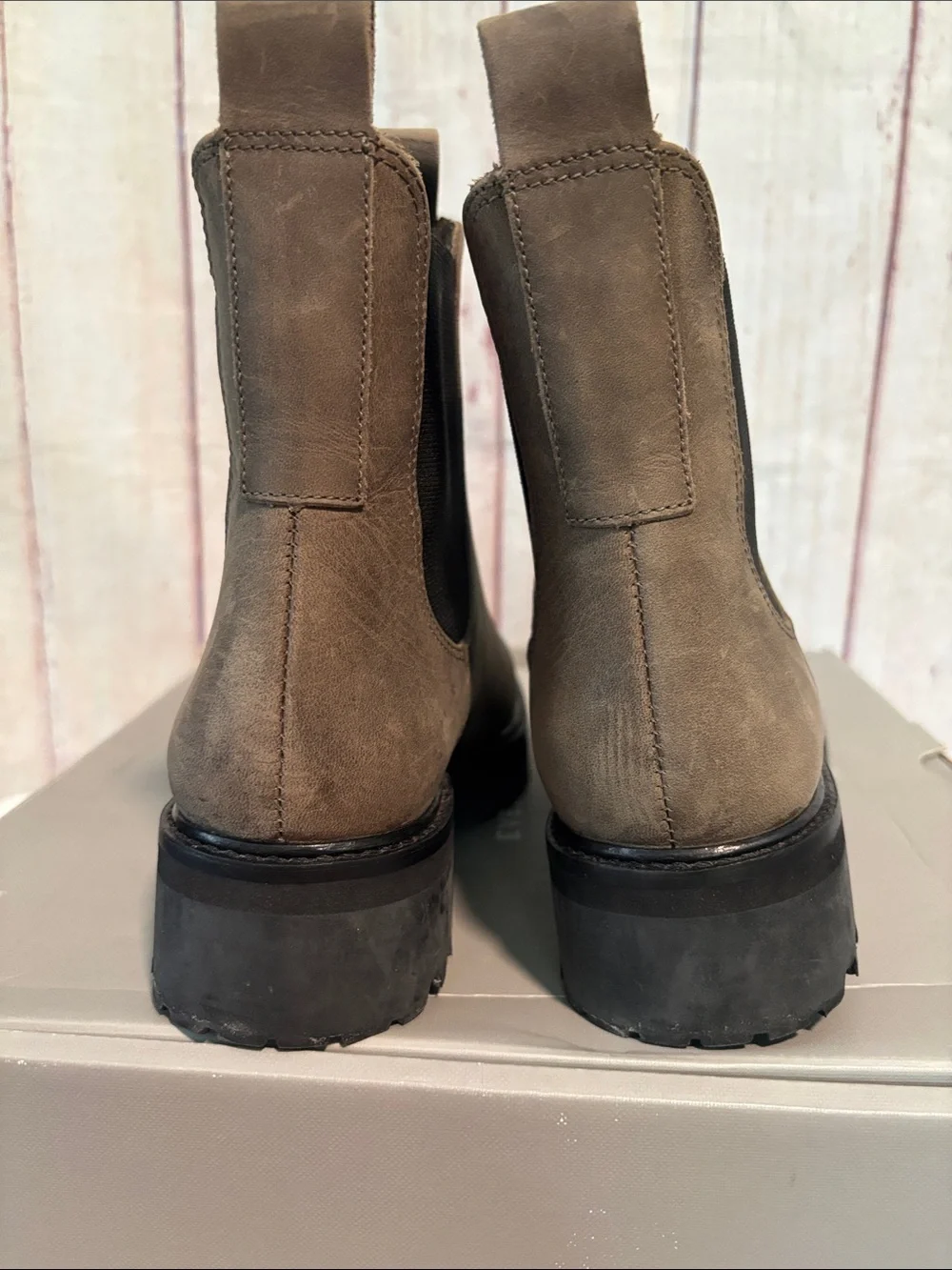 Everlane The Lug Chelsea Boot